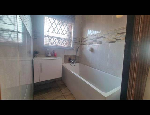 3 BEDROOM HOUSE FOR SALE IN THE ORCHARDS